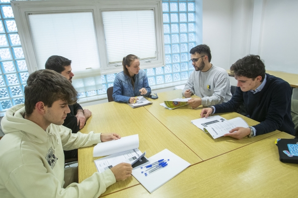 Política Social e Xuventude mantén unha reunión co grupo de traballo de Galicia das embaixadas para o diálogo coa xuventude